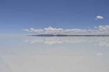 Reflexo das nuvens no Salar de Uyuni