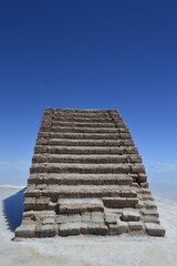 Escadaria de blocos de sal no Salar de Uyuni