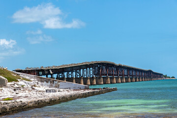 Fototapeta premium Side view of Old Flagler RailRoad Bridge or Bahia Honda Rail Bridge a derelict railroad bridge in the lower Florida Keys, FL, USA connecting Bahia Honda Key with Spanish Harbor Key