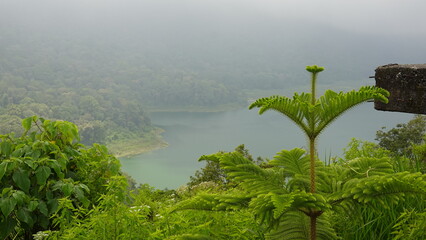 Mirador de los lagos gemelos,  Lago Tamblingan, Carretera Munduk-Wanagiri, Bali, Indonesia