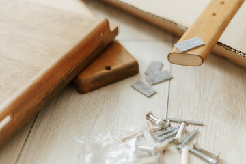 Adhesive Felt Pads Floor Protectors on Wooden Chair Legs, Anti-Noise Coating, Furniture Floor Care