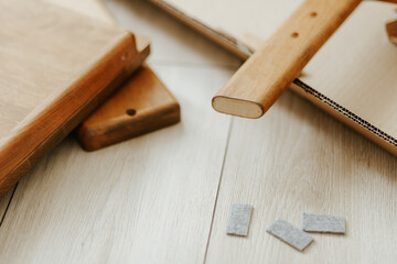 Adhesive Felt Pads Floor Protectors on Wooden Chair Legs, Anti-Noise Coating, Furniture Floor Care