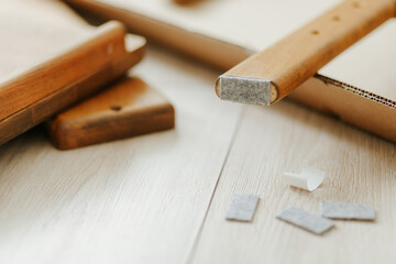 Adhesive Felt Pads Floor Protectors on Wooden Chair Legs, Anti-Noise Coating, Furniture Floor Care