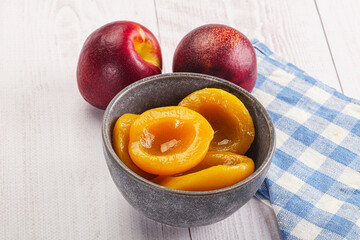 Canned peaches with sweet syrope