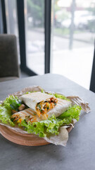 chicken with vegetables in pita bread