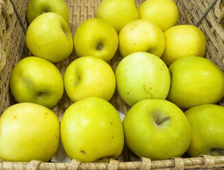 choosing fresh fruits (apples, pears)