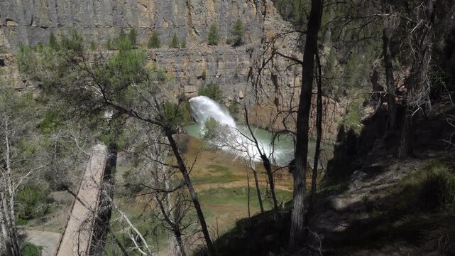 El Chorro, el espectacular aliviadero del Embalse de Aren&oacute;s , Montanejos, Valencia ,  Espa&ntilde;a