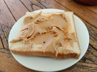 bread with peanut sauce