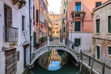 Photo horizontale de pont sur les canaux de Venise en Italie