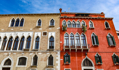 Maisons color&eacute;es &agrave; Venise en Italie