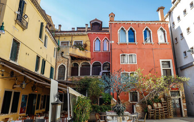 Maisons color&eacute;es &agrave; Venise en Italie