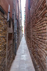 Ruelles &eacute;troites &agrave; Venise en Italie