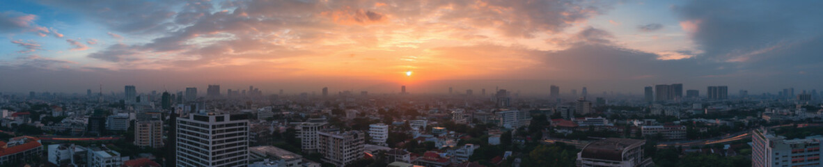 Fototapeta premium Serene Sunrise Over Bangkok Skyline - Panoramic Cityscape of Morning in Thailand's Capital