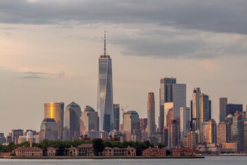 Naklejka premium toronto skyline at sunset