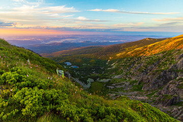 Śnieżne Stawki w Karkonoszach, widoczne z góry ze Śnieżnych Kotłów. © krzys ser