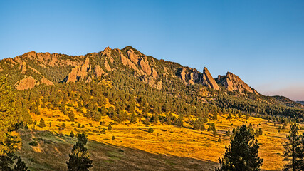 Large panoramic view of the Flatiron mountains outside of Boulder Colorado, USA © Aaron