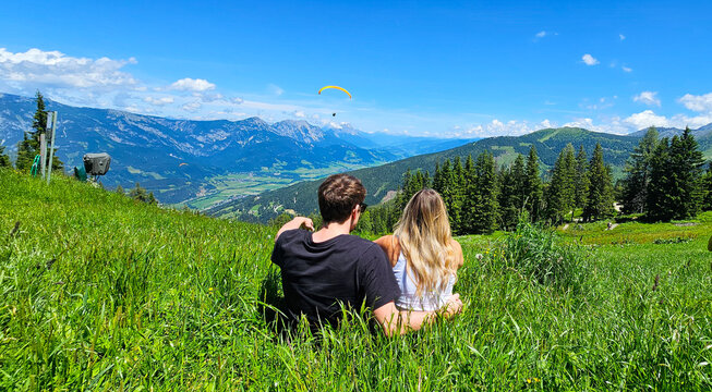 Paar auf Wanderurlaub 