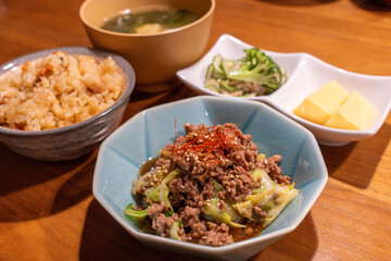 肉そぼろと炊き込みご飯