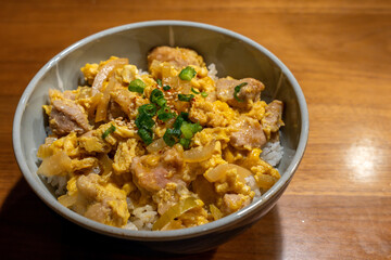 心温まる親子丼と味噌汁