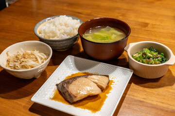 鰤の照焼定食