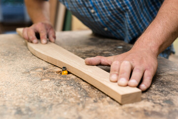 The carpenter is milling the edge of an oak part