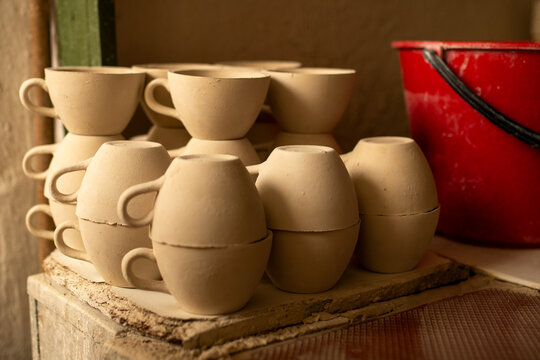Taller Piezas en cer&aacute;mica vasos