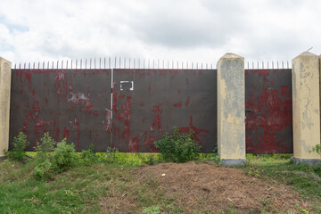 Image of the gate or door that opens the corral on Jueves La Saca on Mount Valonsadero in Soria San Juan festivities