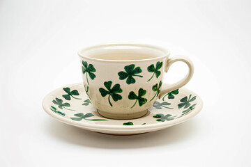 Fototapeta premium a cup and saucer with a shamrock design