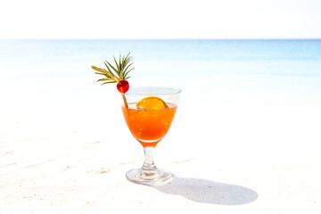 Obraz premium Refreshing Cocktail on a Tropical Beach