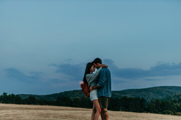 Naklejka premium Full length image of a traveling couple standing outdoors together and cuddling