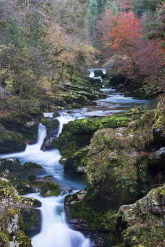 Pertes de l'Ain, cascade, Jura, France