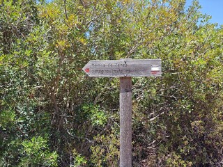 Holzschild auf Sardinien
