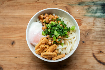 納豆うどん　Udon noodles with natto 