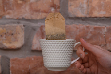 Robienie herbaty w torebce z bliska © Paweł Kacperek