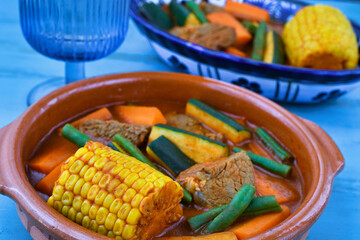 唐辛子が入ったメキシコの牛肉のスープ　モレ・デ・オジャ （モレデオジャ)
Mole de Olla, Mexican beef soup (Mexican beef stew) with chili peppers