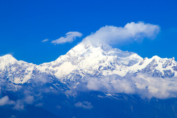 Obraz premium Snow covered mountains in winter