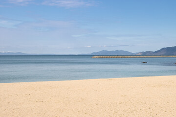 砂浜と青い海