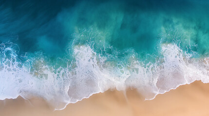 Fototapeta premium Aerial view of waves crashing on a sandy beach.