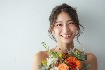 花束を持っている笑顔の日本人女性（母の日・結婚記念日・記念日・誕生日・デート）