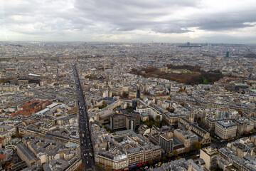 Panoramablick auf Paris mit dem Eiffelturm