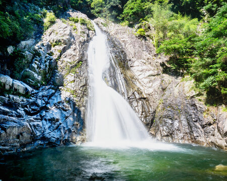 布引滝」の写真素材 | 365件の無料イラスト画像 | Adobe Stock