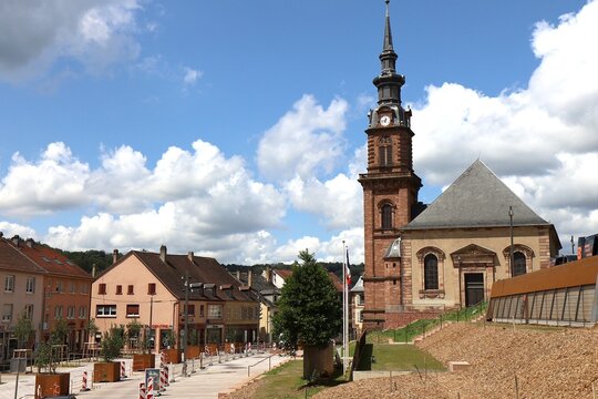 Rue du mar&eacute;chal Foch, ville de Bitche, d&eacute;partement de la Moselle, France