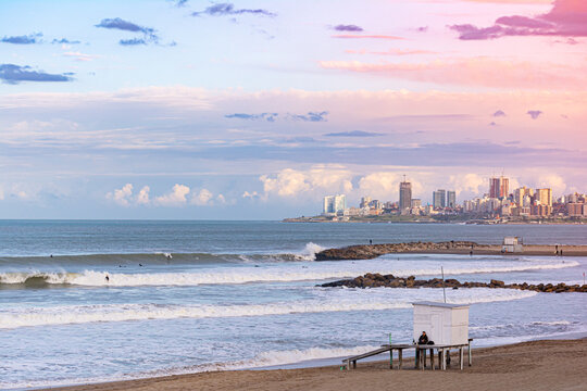 atardecer del mar atlantico en la ciudad de Mar del plata, Buenos Aires, Argentina 