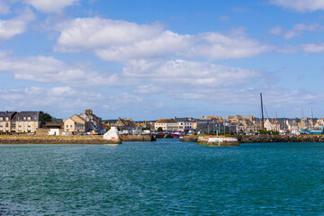 Fototapeta premium Entrée du port de plaisance et de pêche de Saint-Vaast-la-Hougue