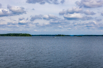 Boat traveling across DeGray Lake.