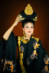 young asian women wearing makeup, wearing batik clothes and Indonesian cultural attributes