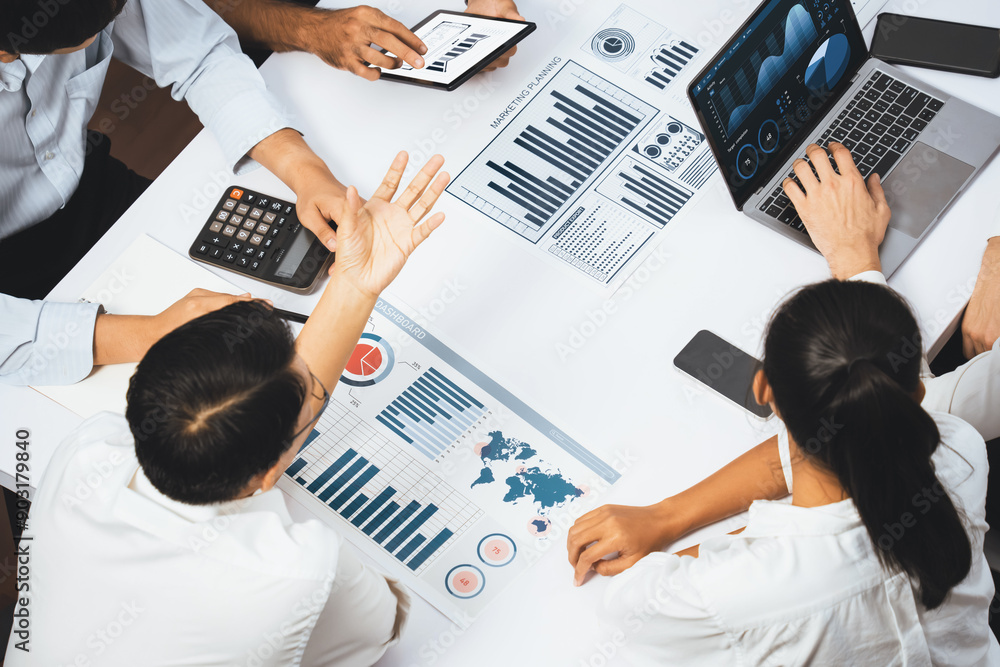 Leinwandbilder analyst team utilizing bi fintech to analyze financial data at table in meeting room. businesspeople