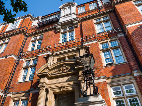 London, UK, July 30th 2024:The Royal Marsden Hospital is a specialist cancer treatment hospital in London based in Kensington and Chelsea. Located on Fulham Road, London SW3 6JJ. The main entrance.