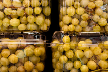 green grapes in plastic containers 
