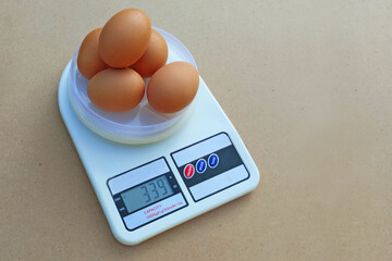 Five eggs weigh 339 grams when measured in real-time. Perfect for illustrating recipes, menus, and...